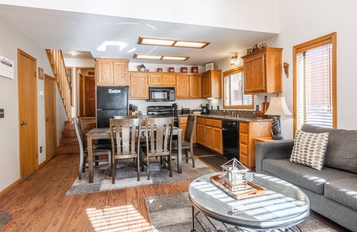 June Lake Condo | Aspen Meadows 9-June Lake, CA Escape! FAST-WIFI!