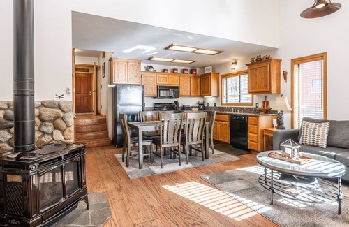 June Lake Condo | Aspen Meadows 9-June Lake, CA Escape! FAST-WIFI!