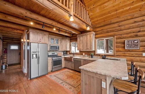 Tollgate Canyon House | Aspen - Modern Log Cabin