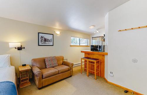 West End House | Aspen Mountain Lodge 402