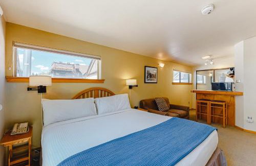 West End House | Aspen Mountain Lodge 402