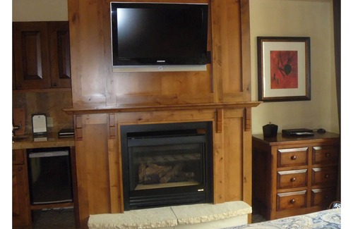 Downtown Hotel | Aspen Mountain Residence 3 bed 3 bath limited availability 2026