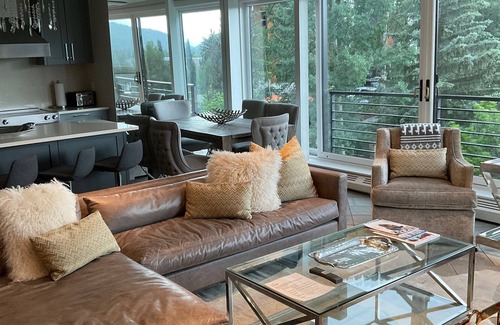 Aspen Condo | Aspen Mountain, Ski in/out, Panoramic Mountain Views, 1.5 Blocks To Gondola