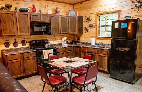 Lindale Cabin | Aspen-Rustic chic cabin in the piney woods of East Texas