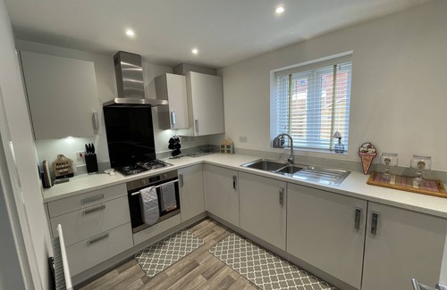 Hemel Hempstead House | Aspen Villa- Near London Harry Potter Studios