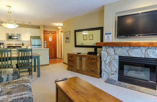 Upper Village Condo | Aspens #438 Prime Ski-in Ski-out Location! Top Floor Unit, Pool, Hot tubs, BBQ