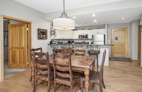 Edwards Condo | Aspenwood Lodge In Arrowhead, short walk to the Ski Lift, free garage parking!
