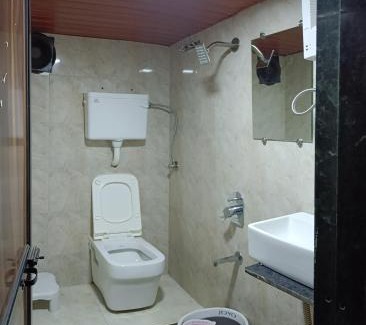 Ghatkopar West Hotel | ASRA DORMITORY For Male And Female