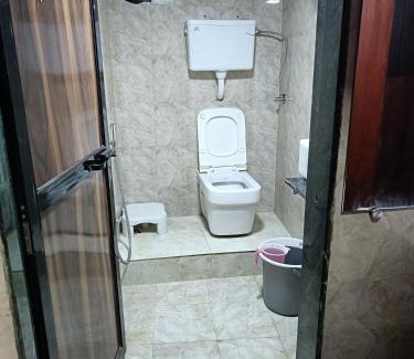 Ghatkopar West Hotel | ASRA DORMITORY For Male And Female