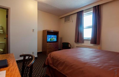 St. James Hotel | Assiniboine Gordon Inn on the Park