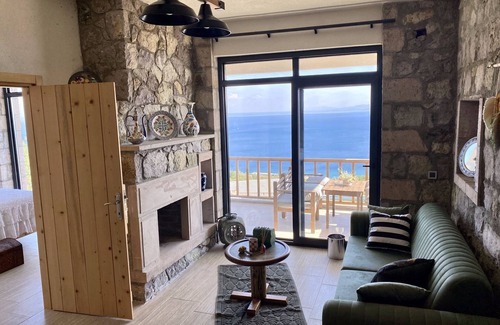 Ayvacik Hotel | Assos Karadut Taş Otel