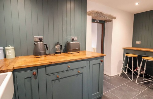 Dyserth Cottage | ASTER COTTAGE, pet friendly, with a garden in Dyserth