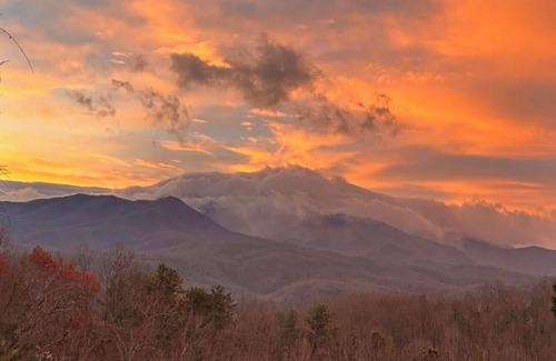 Gatlinburg - Pigeon Forge Cabin | ASTONISHING VIEWS! Posh Dream Cabin! Perfect Location! HotTub! Media&Game Rooms!