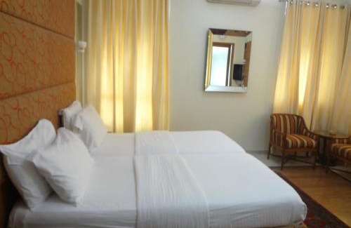 Churchgate Hotel | Astoria Hotel