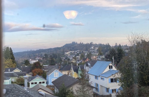 Astoria House | Astoria River Retreat- Walk to brew pubs and shopping!