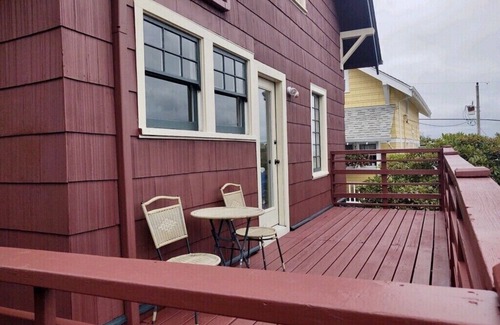 Astoria House | Astoria River Retreat- Walk to brew pubs and shopping!