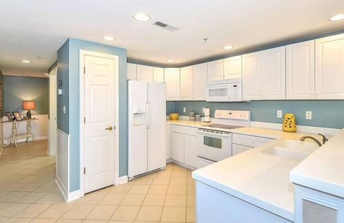 Midtown Ocean City Condo | Astoria's Sea-Cret Spacious 3 All suites bedroom 200 yards from the Beach