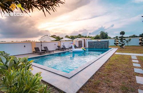 Malacca City Villa | AStorybook CastleStay wt GardenWedding By Nestcove