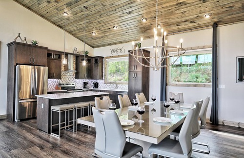 Chalet Village North Cabin | ASTOUNDING Luxury Cabin! 3 Masters! Spa-like bathrooms! 11 Fireplaces! VIEWS!