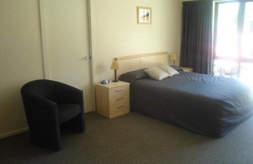 Lowburn Hotel | ASURE Central Gold Motel Cromwell