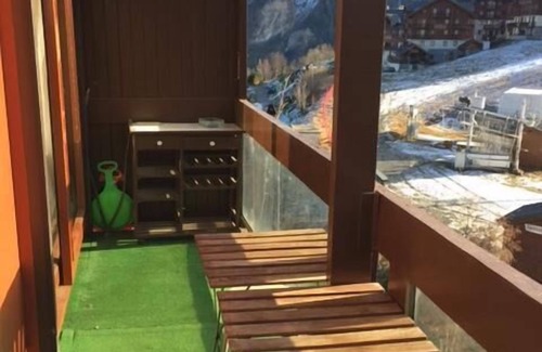 Le Corbier Apartment | At 5 floors of the slopes ! Apt 6/7 Pers Comfort 47m2 + 12 m2 balcony with runway view
