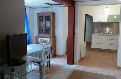 Les Lecques Apartment | At 80m from the beach, apartment T2/3, sleeps 5 Saint Cyr sur mer, parking.