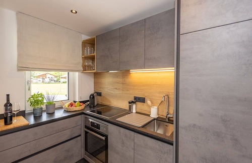 Bruck an der Grossglocknerstrasse Apartment | Lovely apartment for 4 people with WIFI, TV, balcony, pets allowed, panoramic view and parking