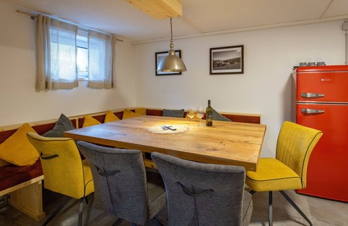 Bruck an der Grossglocknerstrasse Apartment | Lovely apartment for 4 people with WIFI, TV, balcony, pets allowed, panoramic view and parking