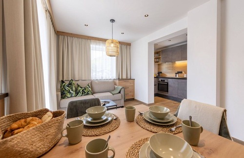 Bruck an der Grossglocknerstrasse Apartment | Lovely apartment for 4 people with WIFI, TV, balcony, pets allowed, panoramic view and parking