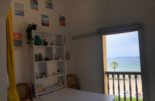 Le Brusc Apartment | 🔆 At Brusc: Facing the beach Parking, Sheets, Wifi all included! 🔆