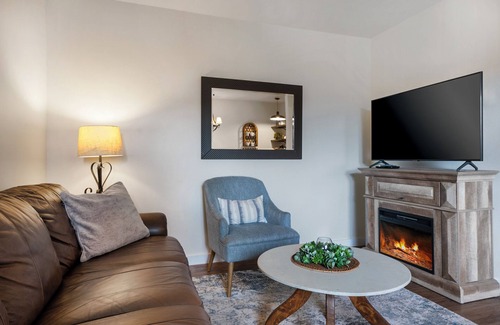 Bigfork Condo | At Flathead lake, 2 queens w/kitchenette - Marina Cay Huckleberry Suite