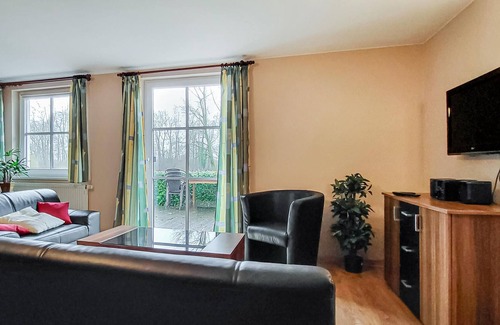 Buelow Apartment | At Haussee, this beautiful vacation apartment in a traditional thatched house welcomes you.