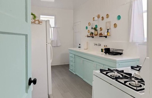 Hermosa Beach Apartment | At Hermosa Ave and Pier ave- B