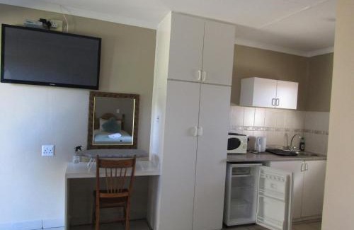 Estcourt Bed & Breakfast | At Home BB