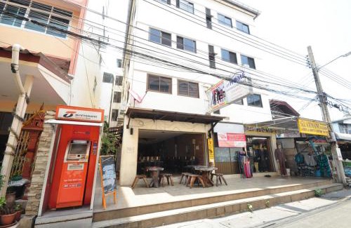 Wat Bowon Niwet House | At Home Guest House