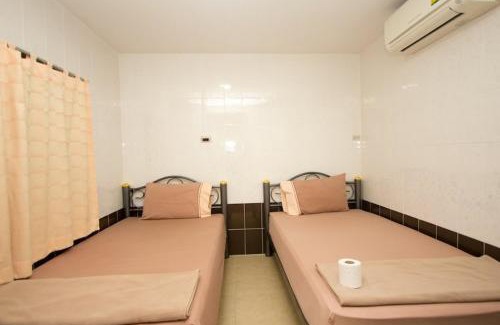 Wat Bowon Niwet House | At Home Guest House