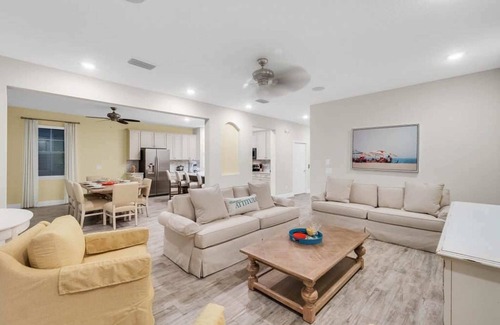 West Kissimmee House | At Margaritaville Resort Luxurious 8 bedroom 8.5 bath Cottage Accommodates up to