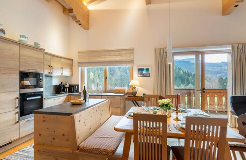 Hinterthal Apartment | Beautiful apartment for 10 people with WIFI, TV, balcony and panoramic view