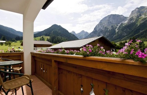 Sankt Martin am Tennengebirge Apartment | Hotelstudio Fritzerkogel, bath, WC, balcony - Alpengasthof Lämmerhof