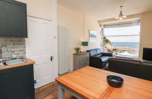 Hele Cottage | AT THE BAY APARTMENT, family friendly in Hele Bay, Ilfracombe