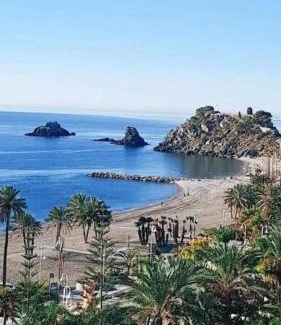 Almunecar Apartment | At the center & very close to the Paseo beach, with double garage, renovated and fully equipped apartment