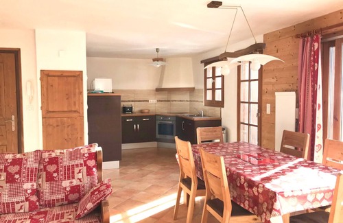 Pralognan-la-Vanoise Apartment | AT THE FOOT OF SLOPES: comfortable Flat in a new built chalet in 2011