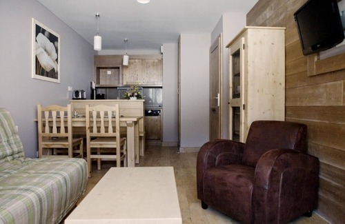 La Bresse Apartment | At the foot of shops, swimming pool, balcony, parking, tv, 41-45m², La Bresse