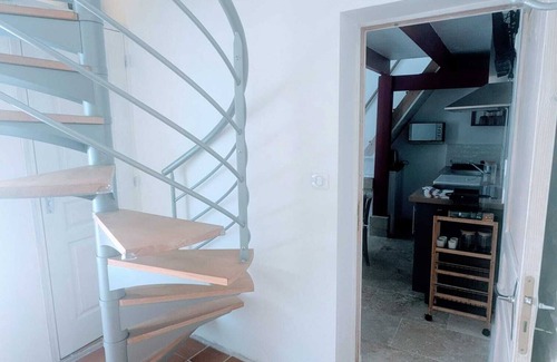 Lauzerte Apartment | At the foot of the medieval town of Lauzerte.comfortable apartment with swimming pool