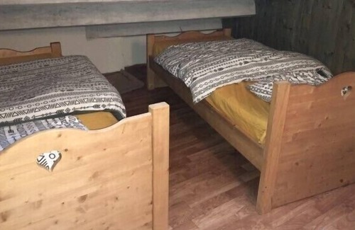 Eyne 2600 Apartment | At the foot of the ski slopes comfortable apartment with terrace and stove