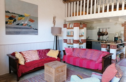 Faveraye-Machelles Cottage | At the heart of a vineyard of Layon, gite awarded 3 epis, with a pool