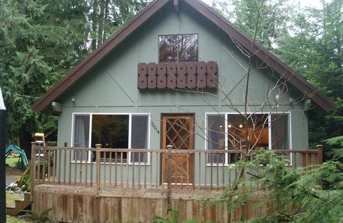 Ashford Cabin | At the Nisqually entrance to Mt. Rainier National Park