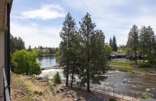Bend House | At the River - Beautiful Stay Amazing River View