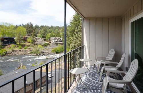 Bend House | At the River - Beautiful Stay Amazing River View