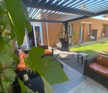 Tremblay-en-France Apartment | Atelier chaleureux 40m2 - Jacuzzi - proche CDG Parc des expo